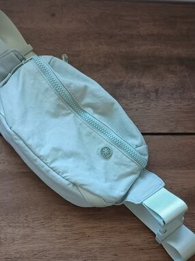 Gaiam Mint Belt Bag Zip Closure Nylon One Size 2 Pockets